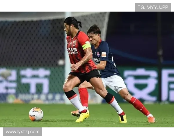 重庆引进足球明星名单揭晓新赛季球队实力大增引发球迷热议 重庆引进足球明星名单揭晓新赛季球队实力大增引发球迷热议